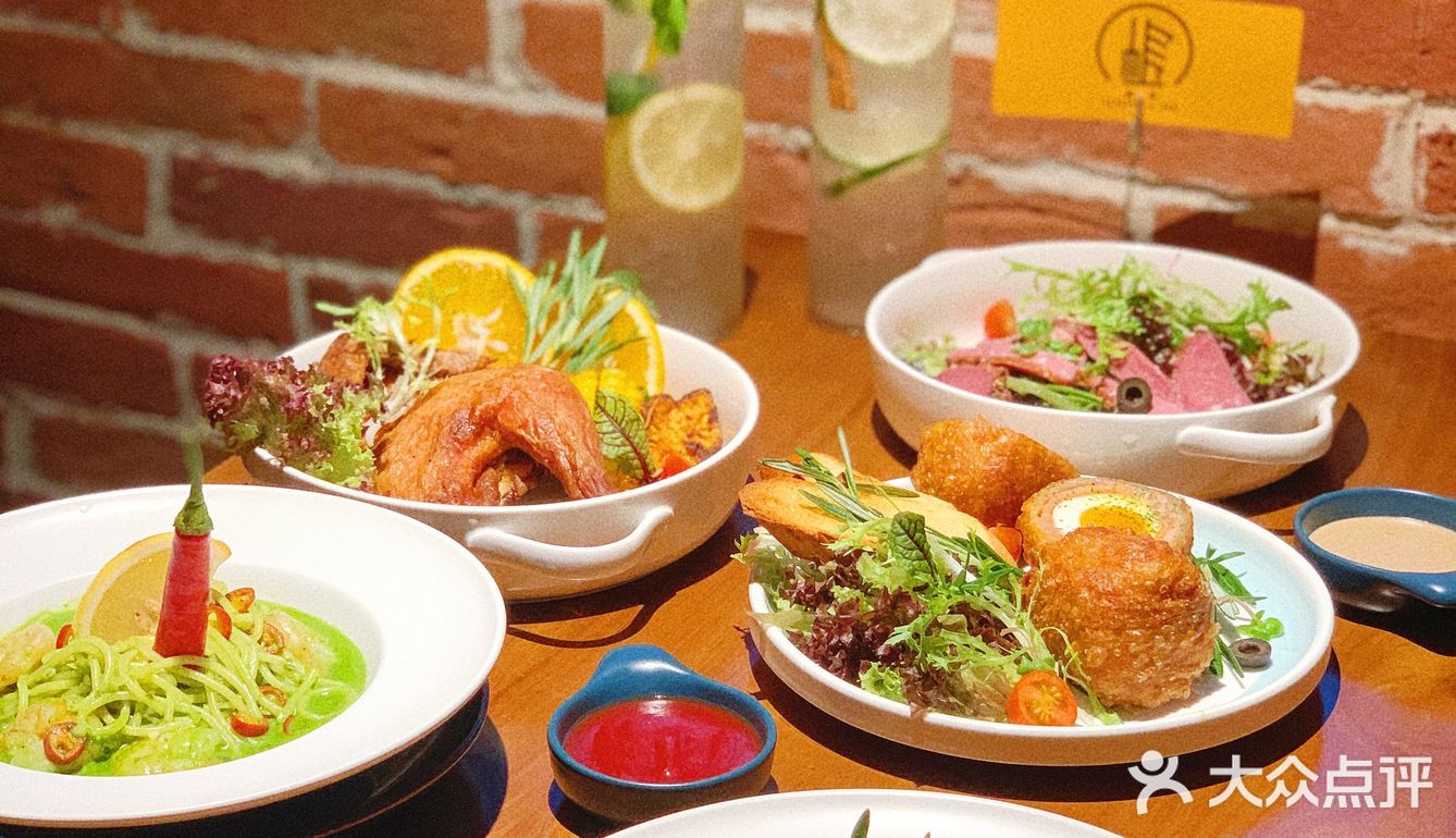 一起去以一颗百年榕树命名的美式餐厅吃饭吧[调皮]