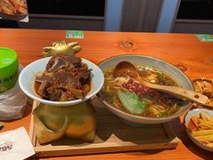 -百春原湖南牛肉粉(百联世纪店)