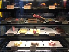 面包甜点陈列柜-麦当劳(深圳北站高铁店)