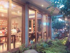 -Chom Cafe and Restaurant