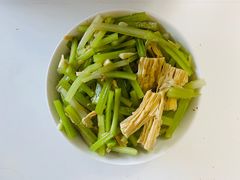 -龙溪路(地铁站)