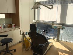 -瑞尔齿科(上海长风大悦城店)