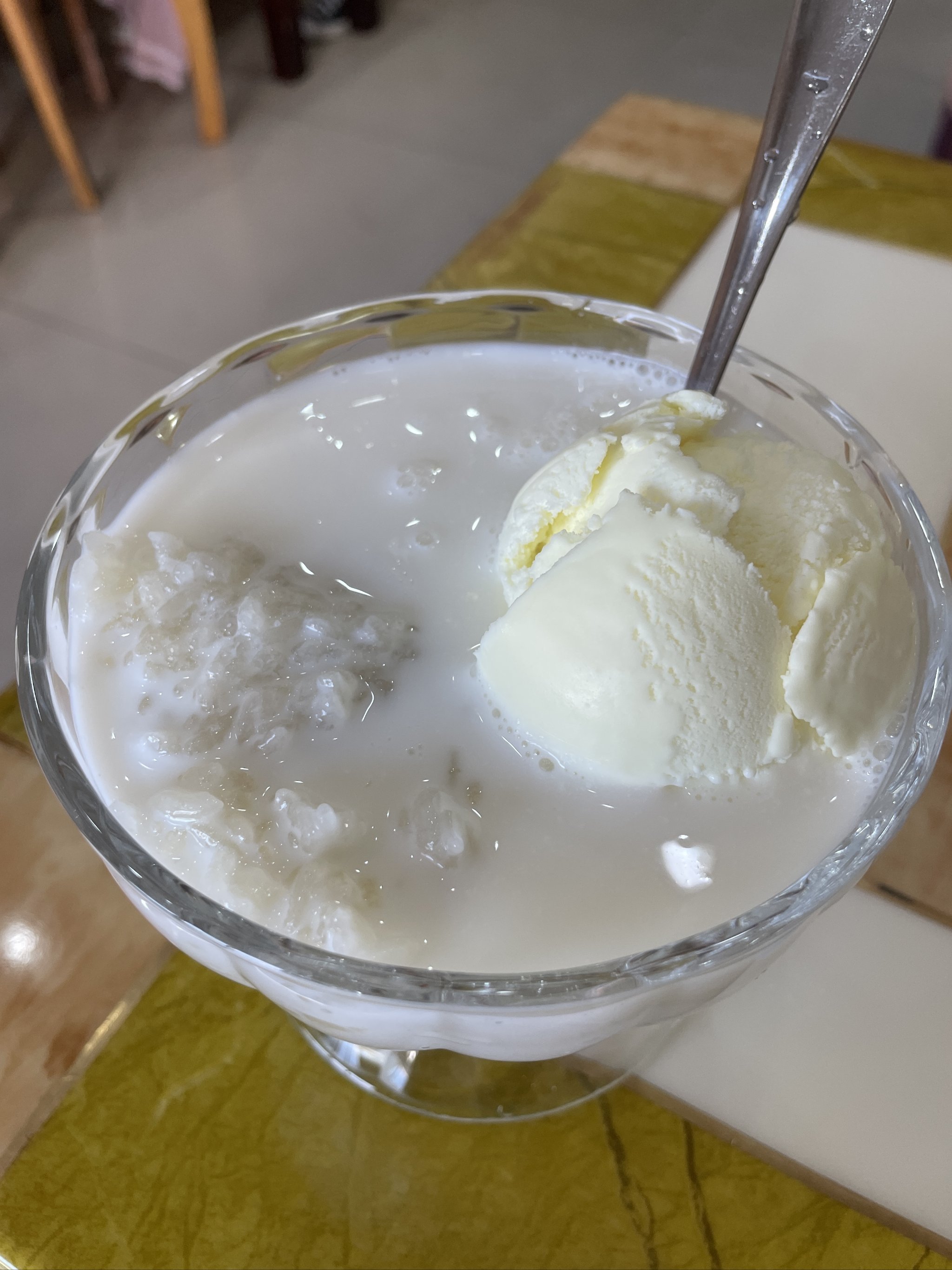 这款鲜奶糯米冰淇淋口感细腻柔滑,糯米颗粒