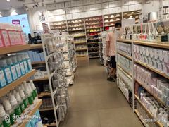 -名创优品(广东东莞东城万达2店)
