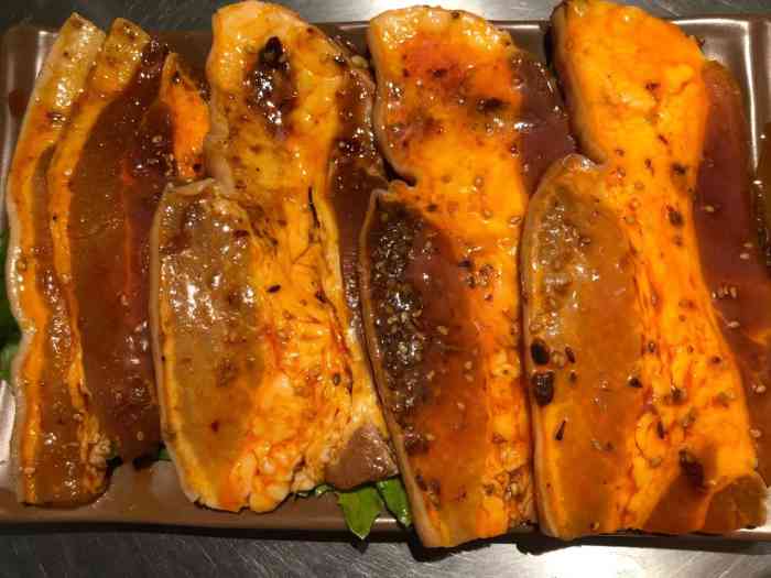 喜哥炭烤肥牛(八卦一路店)-"[薄荷]环境:新开张的东北烤肉,开在八.