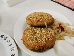 芝麻烧饼-老磁器口豆汁店(天坛店)