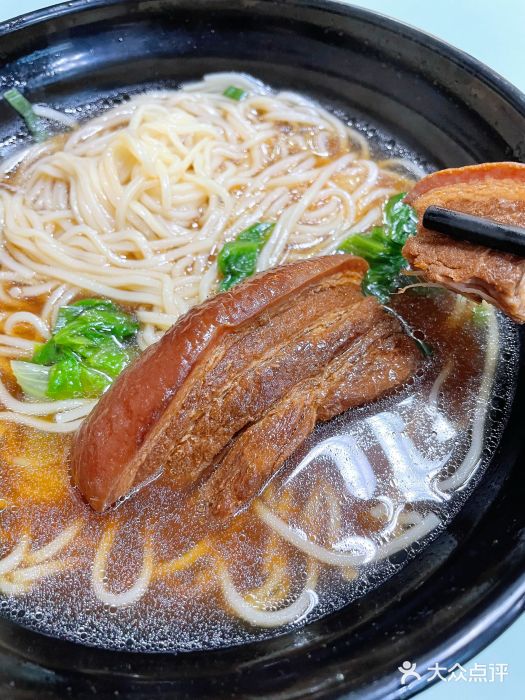 食惠里小笼包面馆(越秀店)阿婆焖肉面图片