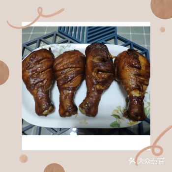 鸡腿洗净后，擦干水份，鸡腿肉划刀，加入调料：生抽30