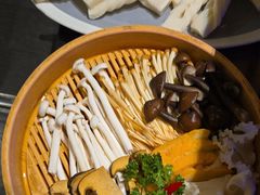 -尚尚仙·酸汤猪手·猪肚鸡火锅(华联万柳购物中心店)