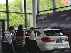 -上海宝信宝马4S店