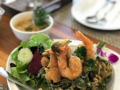 -Chom Cafe and Restaurant