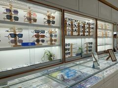 -翰佐蔡司小乐圆·依视路星趣控·暴龙眼镜折扣店