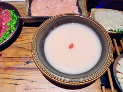 -老牌坊云南鱼豆花火锅(爱建店)