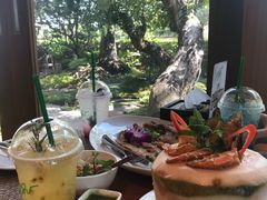 -Chom Cafe and Restaurant