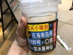 -瑞幸咖啡(岳家嘴地铁站店)