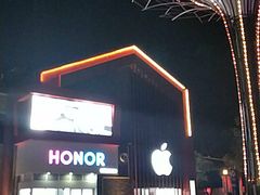 -华为授权体验店(上坤上街购物中心)