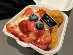 草莓蛋糕咸奶油泡芙-B&C黄油与面包·THE GARDEN BAKERY概念店(世纪汇店)