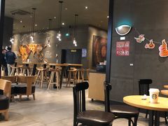 大堂-星巴克臻选(舟山凯虹广场店)