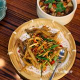 炸得很脆，酥香可口，非常入味，吃完嘴里留着鲜味