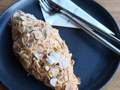 杏仁牛角包-LIN COFFEE CO(龙珠达店)