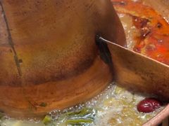 -果松木炭酸菜铜火锅·外婆参鸡汤