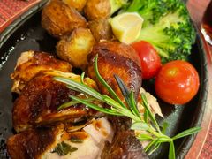 秘制烤春鸡配西兰花和迷迭香-WOLFGANG PUCK KITCHEN & BAR(迪士尼小镇店)