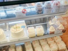 -红宝石·鲜奶小方·海派西点房(南丹店)