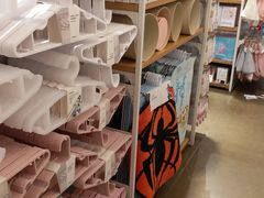 -名创优品(北京新中关购物中心地铁层店)