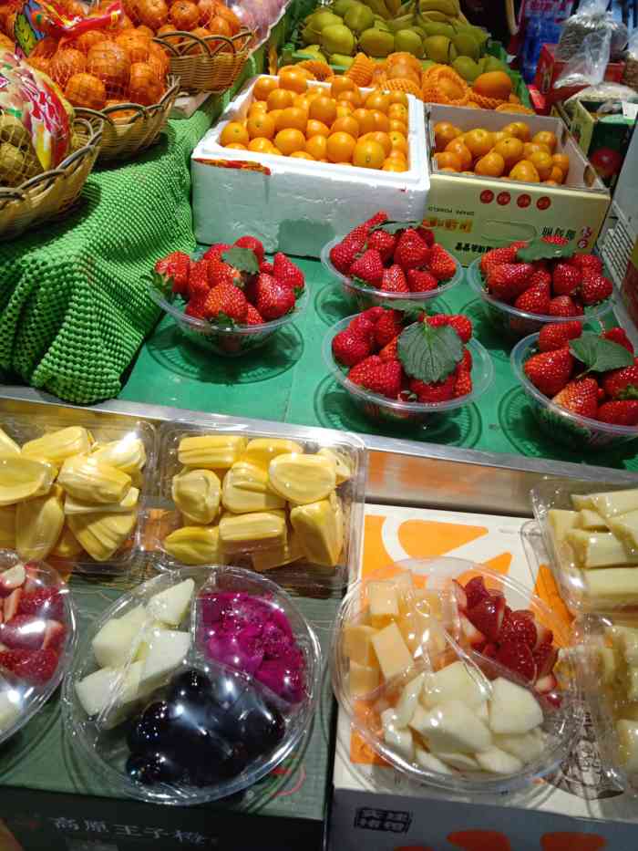 四季鲜特产水果超市-"这家水果店价格实惠,水果新鲜,种类也很多.