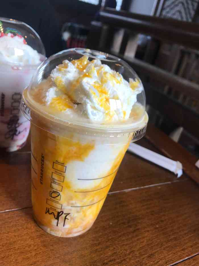 牛奶加上草莓,小清新; 2,杨枝甘露星冰乐有芒果酱和柚子肉