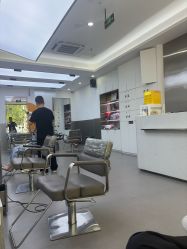 -首脑美发沙龙