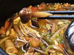 安顺青椒鸡焖双菌-黔蘑菇四季餐厅(观山湖店)