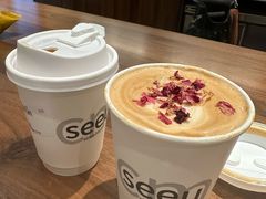 玫瑰拿铁-seeu coffee(江滩店)