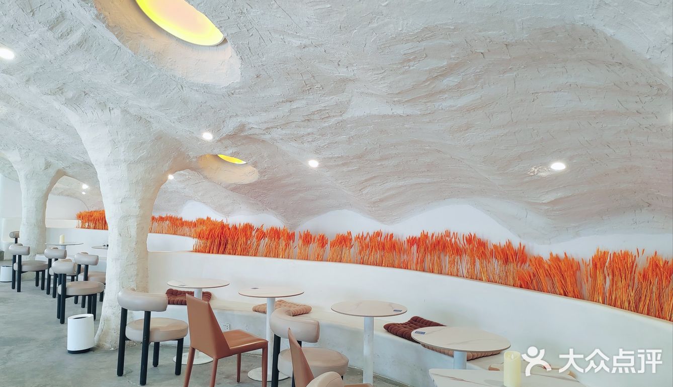 海风拂面的美景中享受午茶时光