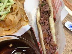 精肉火烧-驴世家驴肉火烧·凉皮·胡辣汤(首经贸店)