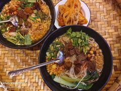 -爆炸头阿姨小四川正宗川味小吃(无任何分店)