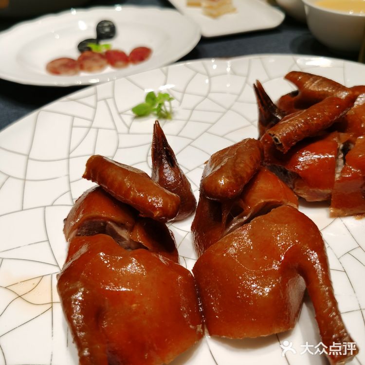 我果断下单带全家人去吃饭。毕竟人均300以上的餐厅