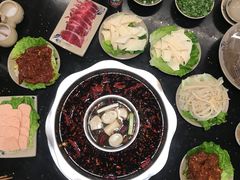 -茅草房·河畔园林火锅