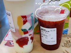 招牌草莓大福奶茶大杯-伏小桃(茂业天地店)