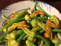 -Cuc Gach Quan Restaurant