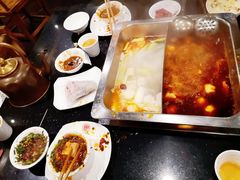 -百年川椒重庆老火锅(光谷店)