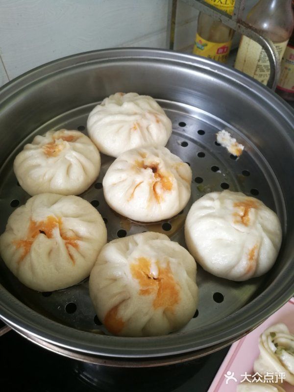 终于做出来的包子能拿的出手啦！做的酱肉包，绝杀！