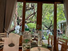 -Chom Cafe and Restaurant