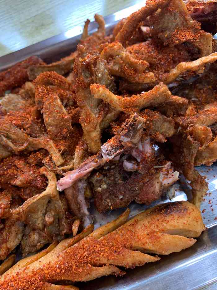 荆江鸡架城-"在包道市场旁边的小店,各种炸鸡架,炸串,.