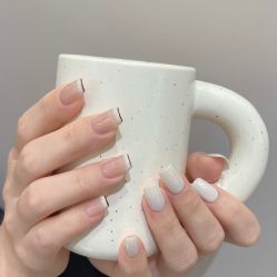 -花岐款式专研健康美甲沙龙