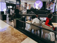 大堂-瑞幸咖啡(武汉摩尔城L2层店)