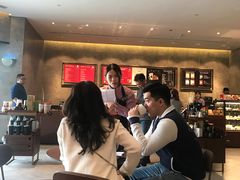 等位区-星巴克臻选(广州太古汇店)