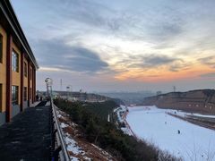 -采薇庄园四季滑雪场