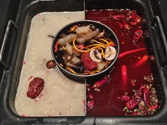 -老牌坊云南鱼豆花火锅(哈西万达店)