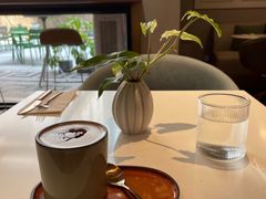 靠窗位-潮一不贰·法式甜品·生日蛋糕·西式简餐(外滩店)